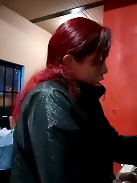 carolinhe  online show from 10/21/25, 01:23