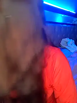 Snapshot of HotLaurha chatting on 11/25/25, 04:12 HotLaurha online show from 11/25/25, 04:12