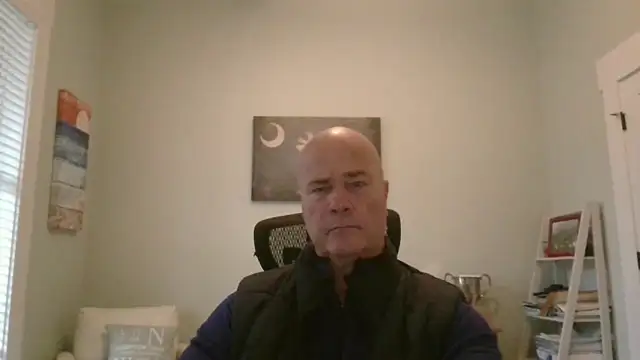 Snapshot of cyclone1212 chatting on 10/29/25, 12:18 cyclone1212 online show from 10/29/25, 12:18