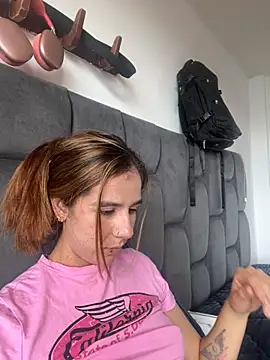 AllieYourGirl online show from 11/18/25, 06:23