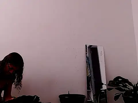 saara johnson496 online show from 10/28/25, 03:58