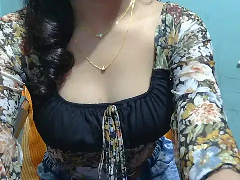 Snapshot of lovely_soniya chatting on 11/19/25, 05:18 lovely soniya online show from 11/19/25, 05:18