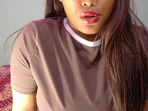 Snapshot of nylaahh-12 chatting on 11/08/25, 07:12 nylaahh-12 online show from 11/08/25, 07:12