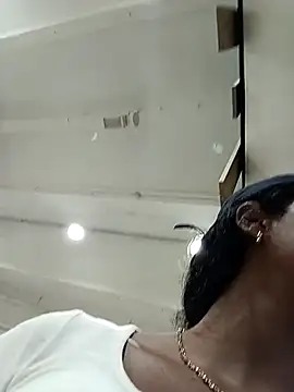 Snapshot of Fernanda30 chatting on 10/15/25, 05:46 Fernanda30 online show from 10/15/25, 05:46