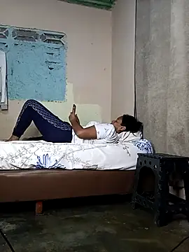 Snapshot of Fernanda30 chatting on 10/19/25, 04:07 Fernanda30 online show from 10/19/25, 04:07