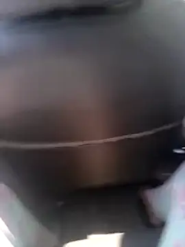 Snapshot of Fernanda30 chatting on 10/27/25, 04:11 Fernanda30 online show from 10/27/25, 04:11