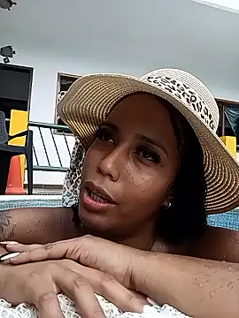 Snapshot of Fernanda30 chatting on 11/19/25, 06:19 Fernanda30 online show from 11/19/25, 06:19