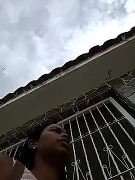 Snapshot of Fernanda30 chatting on 11/23/25, 01:11 Fernanda30 online show from 11/23/25, 01:11