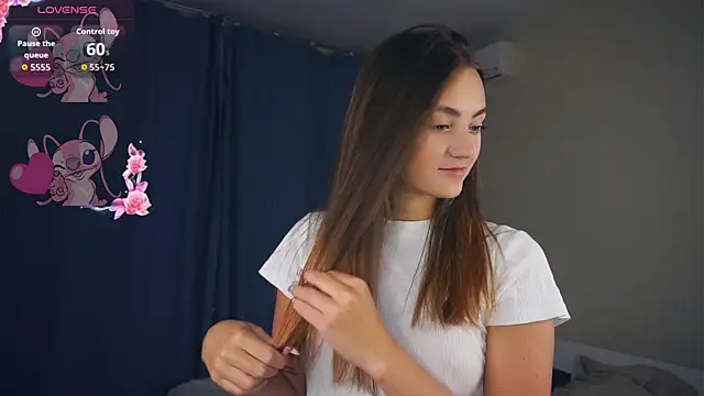 Snapshot of LoraDavi chatting on 10/23/25, 07:18 LoraDavi online show from 10/23/25, 07:18