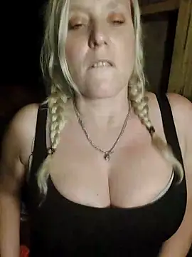 Snapshot of Bouncy-Bella28X chatting on 10/07/25, 09:45 Bouncy-Bella28X online show from 10/07/25, 09:45