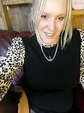 Snapshot of Bouncy-Bella28X chatting on 11/03/25, 11:44 Bouncy-Bella28X online show from 11/03/25, 11:44