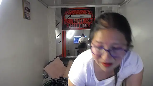 scarlett widow  online show from 10/19/25, 02:56