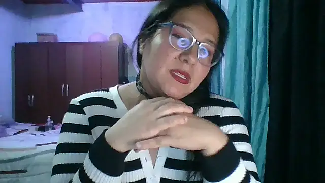 scarlett widow  online show from 10/28/25, 03:21