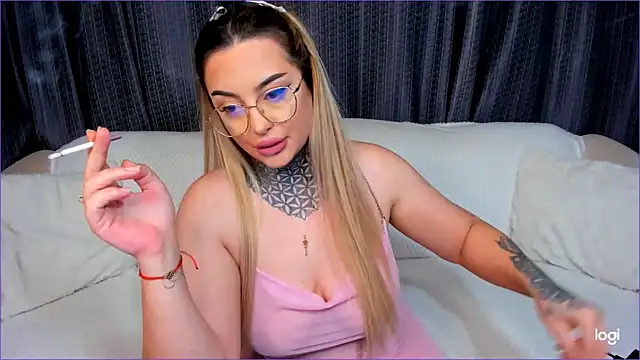 Snapshot of Bom_Bon1 chatting on 11/18/25, 06:01 Bom Bon1 online show from 11/18/25, 06:01