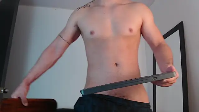 Snapshot of SouthernMilk chatting on 10/21/25, 01:34 SouthernMilk online show from 10/21/25, 01:34