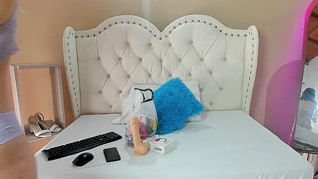 Alison Milk online show from 10/15/25, 01:22