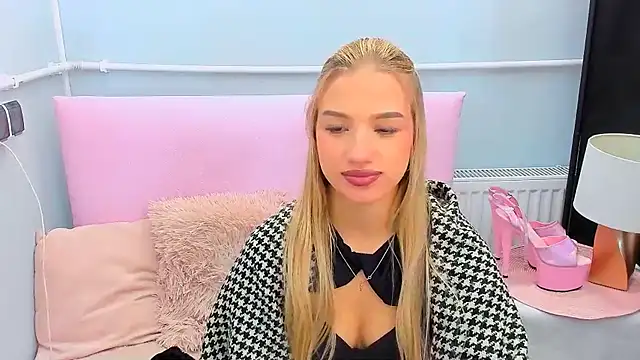 EvetteRose online show from 10/25/25, 02:56