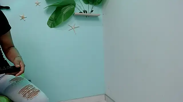 eladyrous98 online show from 10/31/25, 02:07