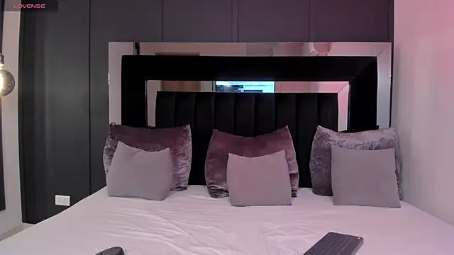 sofiaa brown online show from 11/12/25, 05:08