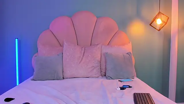 cloe bunnny online show from 11/16/25, 05:46