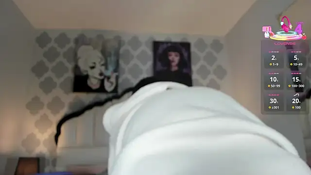 SarahMiler  online show from 11/03/25, 07:48