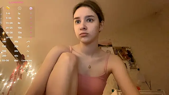 Snapshot of DanaCore chatting on 10/25/25, 04:57 DanaCore online show from 10/25/25, 04:57