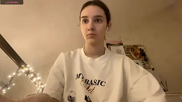 Snapshot of DanaCore chatting on 11/08/25, 03:23 DanaCore online show from 11/08/25, 03:23