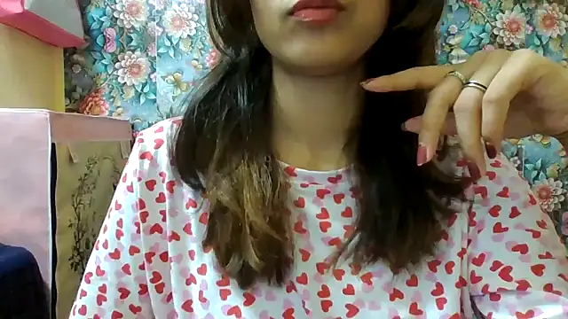 Snapshot of sahki_90 chatting on 09/20/25, 11:33 sahki 90 online show from 09/20/25, 11:33