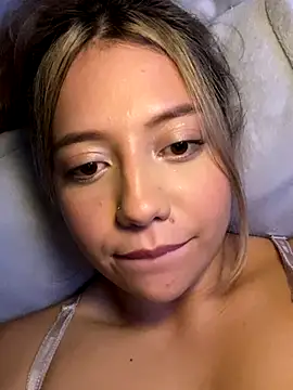 Snapshot of MissCat_ chatting on 10/06/25, 03:15 MissCat online show from 10/06/25, 03:15