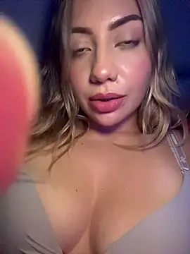 Snapshot of MissCat_ chatting on 11/09/25, 03:27 MissCat online show from 11/09/25, 03:27