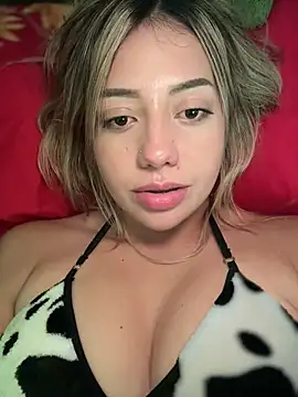 Snapshot of MissCat_ chatting on 11/16/25, 02:06 MissCat online show from 11/16/25, 02:06