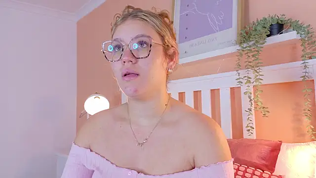 BelaMiller  online show from 10/21/25, 11:33