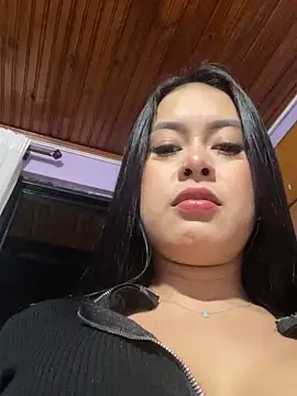 CrisMarulanda online show from 11/12/25, 02:45