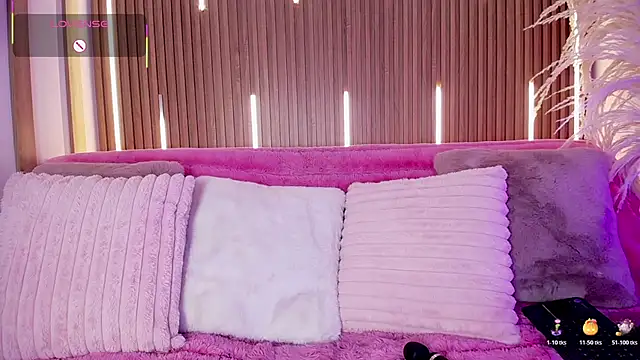 Snapshot of MylaDreams chatting on 11/07/25, 03:28 MylaDreams online show from 11/07/25, 03:28