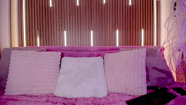 Snapshot of MylaDreams chatting on 11/10/25, 03:38 MylaDreams online show from 11/10/25, 03:38