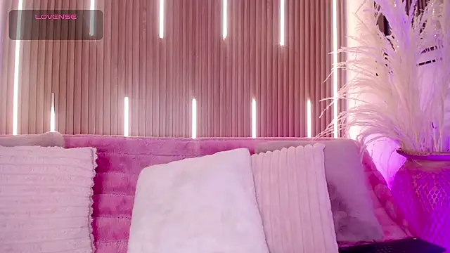 Snapshot of MylaDreams chatting on 11/11/25, 03:50 MylaDreams online show from 11/11/25, 03:50