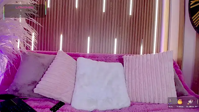 Snapshot of MylaDreams chatting on 11/12/25, 03:29 MylaDreams online show from 11/12/25, 03:29