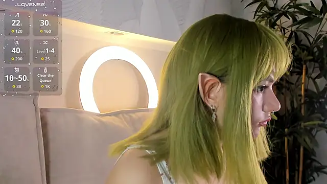 Molly Platt online show from 11/18/25, 09:14