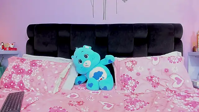 Snapshot of KendallWings chatting on 10/29/25, 08:10 KendallWings online show from 10/29/25, 08:10