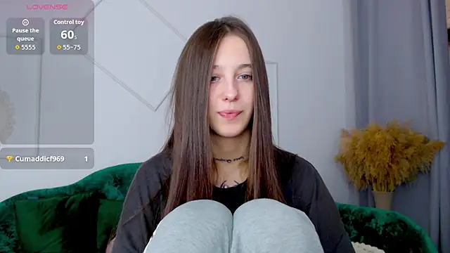 Snapshot of Little_cherryy__ chatting on 09/20/25, 06:36 Little cherryy online show from 09/20/25, 06:36