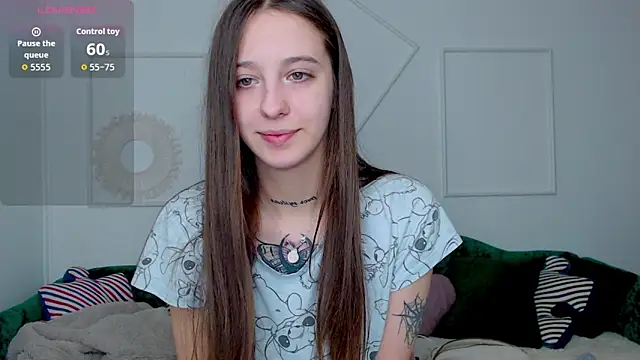 Snapshot of Little_cherryy__ chatting on 10/04/25, 07:17 Little cherryy online show from 10/04/25, 07:17