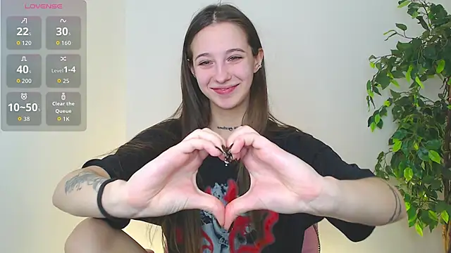 Snapshot of Little_cherryy__ chatting on 10/18/25, 06:48 Little cherryy online show from 10/18/25, 06:48