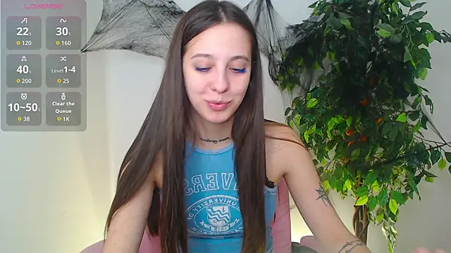 Snapshot of Little_cherryy__ chatting on 10/27/25, 07:56 Little cherryy online show from 10/27/25, 07:56