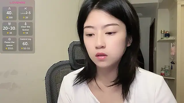 Snapshot of Olivia-l chatting on 11/17/25, 12:00 Olivia-l online show from 11/17/25, 12:00