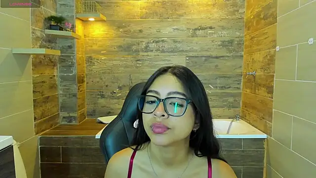 Snapshot of Sky_winter chatting on 10/06/25, 02:03 Sky winter online show from 10/06/25, 02:03