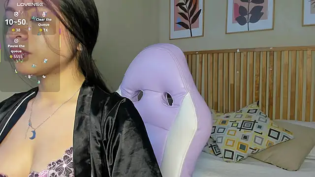 Snapshot of Sky_winter chatting on 10/27/25, 02:10 Sky winter online show from 10/27/25, 02:10