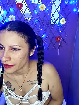 Snapshot of karinnahotdirty chatting on 09/13/25, 09:25 karinnahotdirty online show from 09/13/25, 09:25