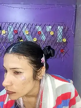 Snapshot of karinnahotdirty chatting on 09/24/25, 10:46 karinnahotdirty online show from 09/24/25, 10:46