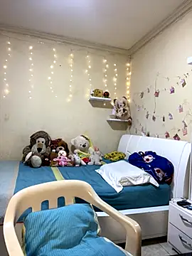 effie castroo online show from 10/07/25, 01:25