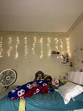 effie castroo online show from 10/30/25, 03:08